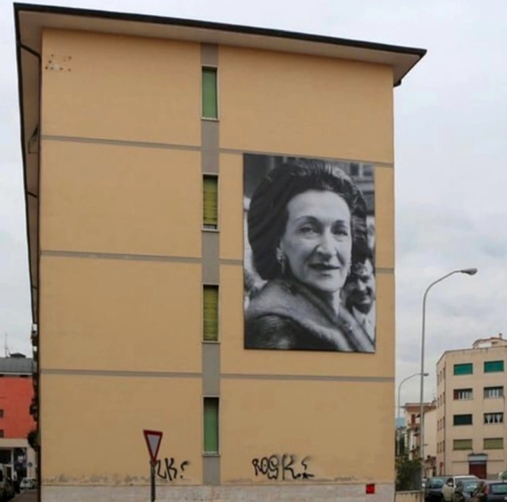 wall saione